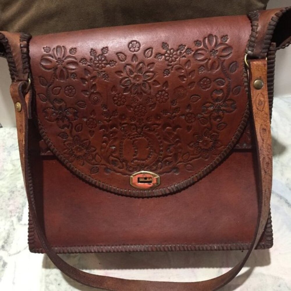 VINTAGE LARGE SADDLE LEATHER HANDBAGS